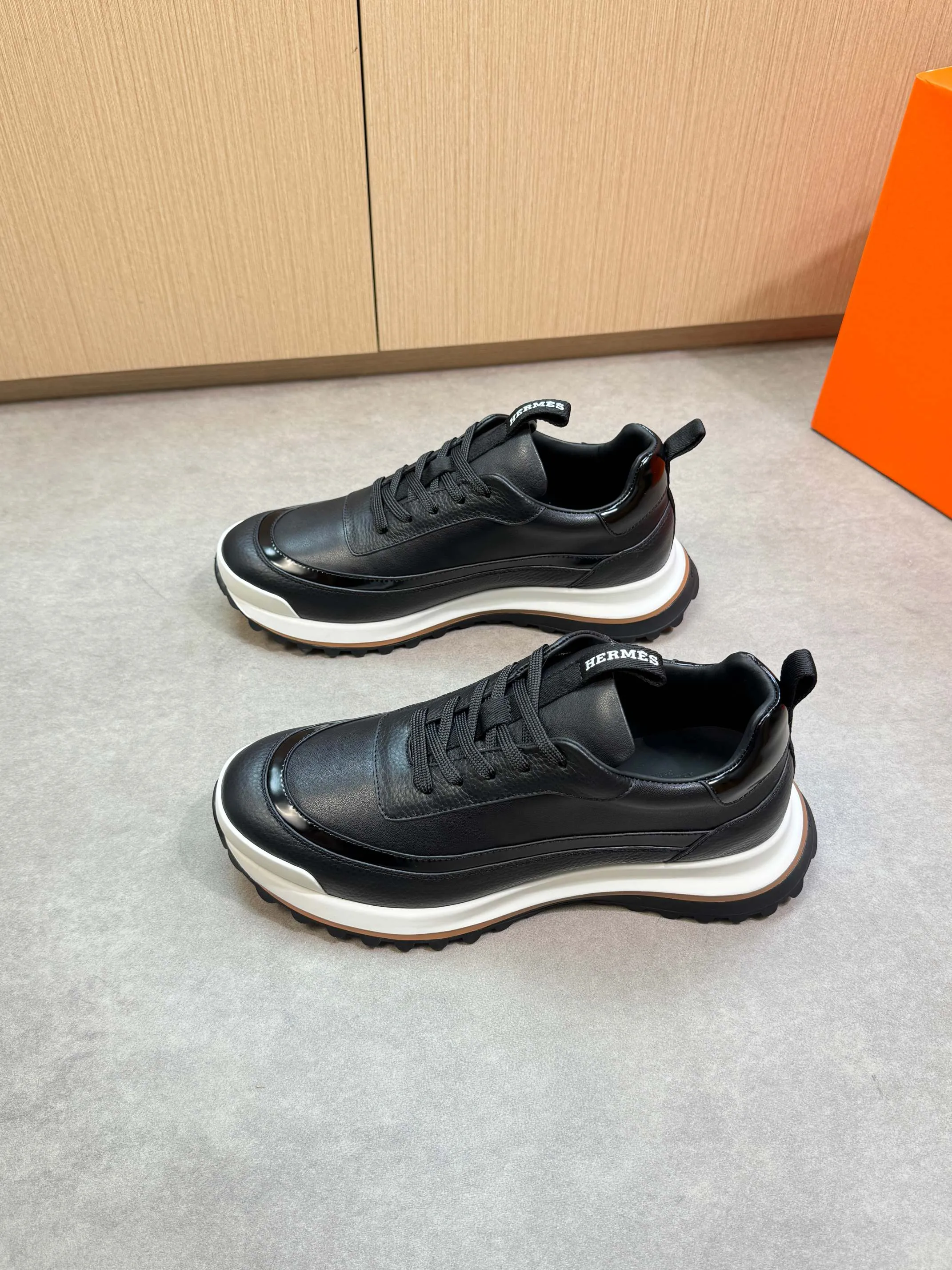 Men's shoes 💰800 [HERMES] Hermès - High-end quality original order·Casual sports shoes - Upper: 🔝 pebbled calfskin, Nappa calfskin, shoe body sewn with contrasting edge color, tongue, heel, brand logo webbing - Inner: water-dyed cowhide - Outsole: ultra-light T men's shoes 💰R·Rubber; two-color molded outsole -Ultra-high quality control·Fine workmanship: highlighted (high-end·nobility·grade) -Size: 39-44 (38, 45, can be customized)·H0118